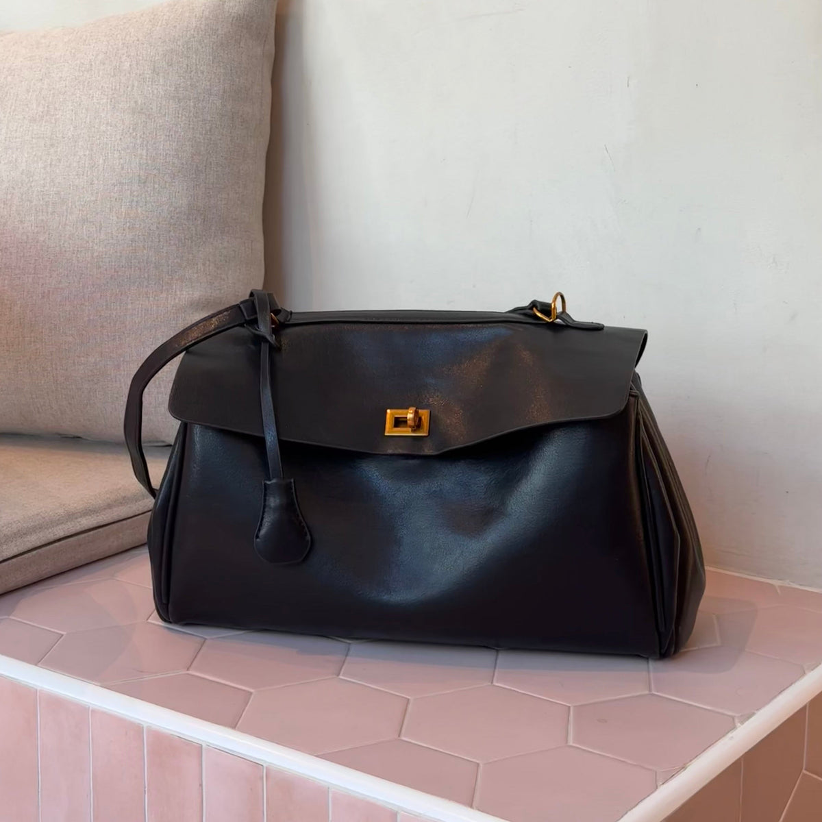 Lucky Charm Turn-Lock Handbag – 5