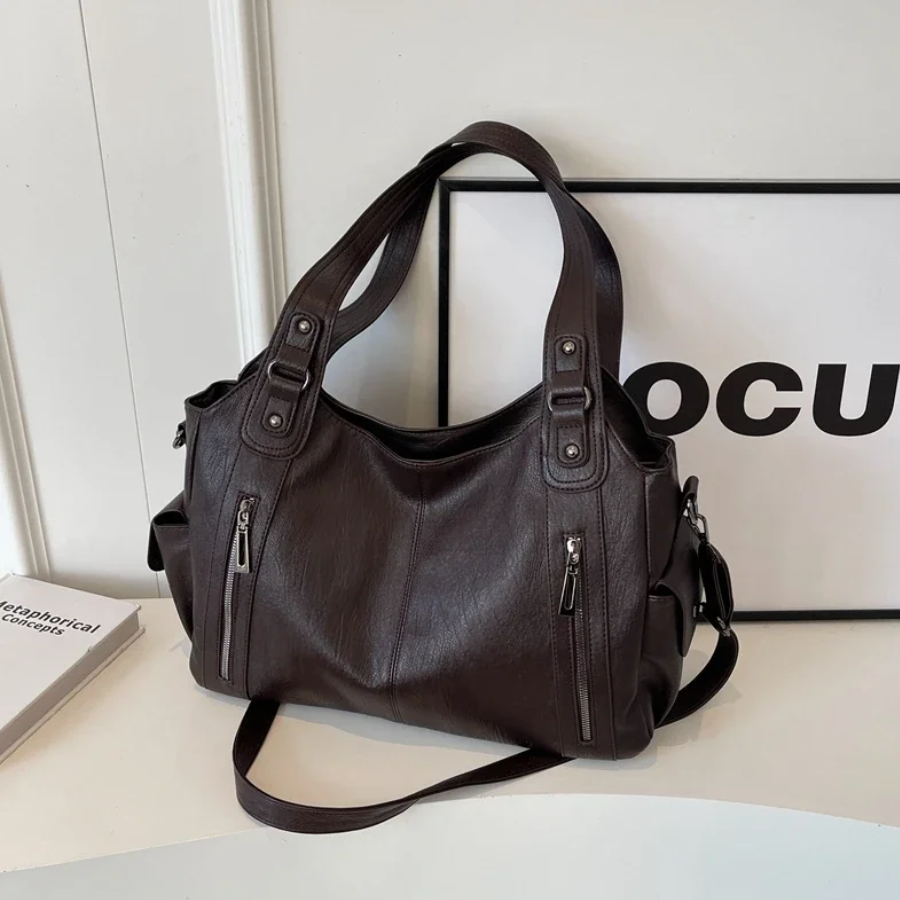 Espresso brown leather shoulder bag, detail of the zip pockets