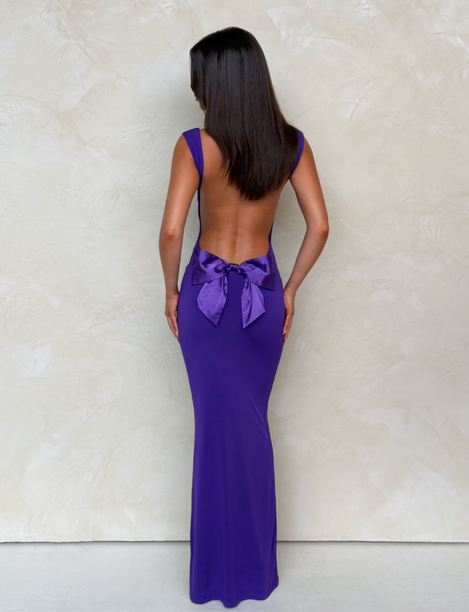 Purple maxi dress, close-up of the open back bow