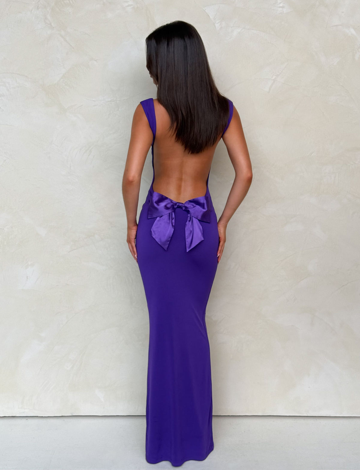 Purple maxi dress, close-up of the open back bow